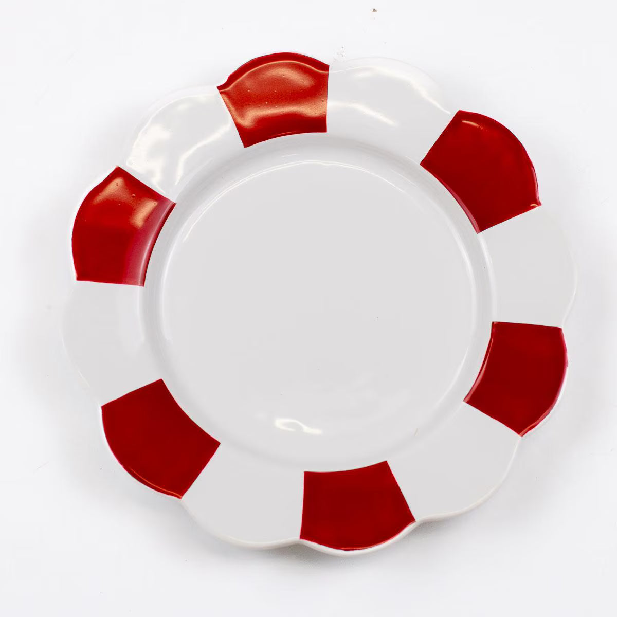 RED & WHITE SCALLOPED PLATES